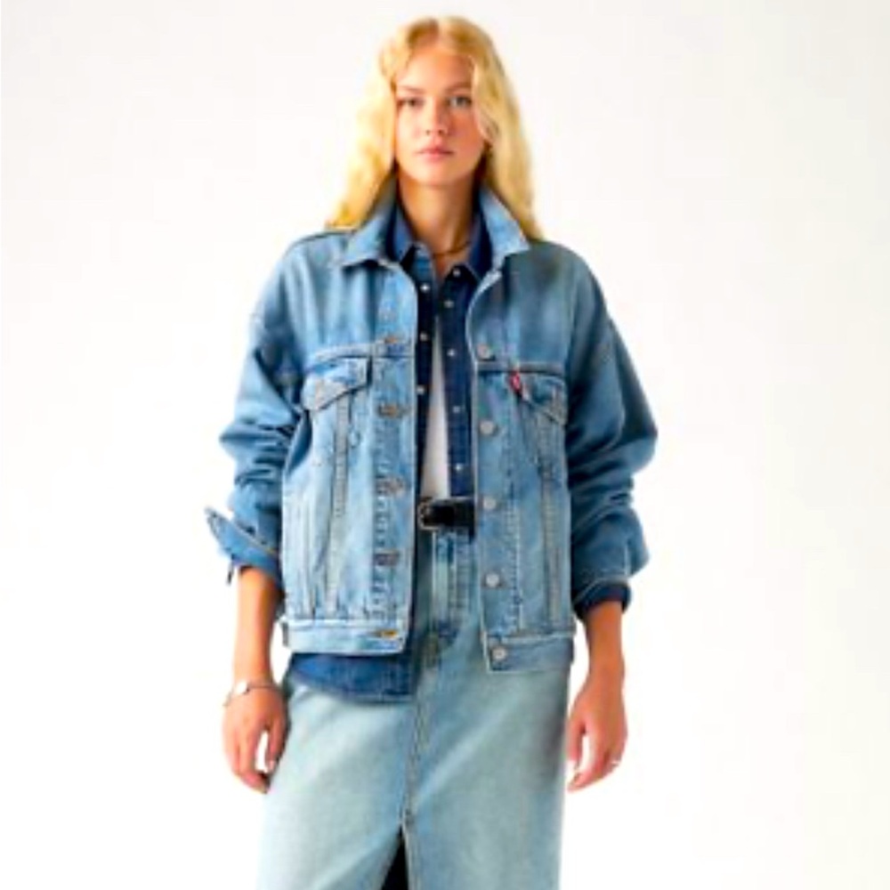 Levi's trucker jacket light denim wash unisex